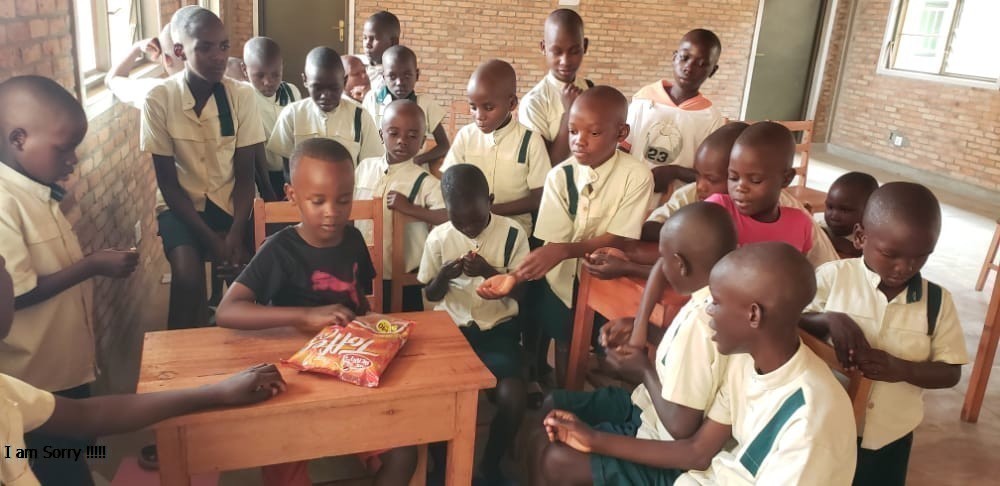 AMENER NOS ENFANTS Y COMPRIS LES FILLES,  AVEUGLES ET LES MALVOYANTS A AIMER L’ECOLE