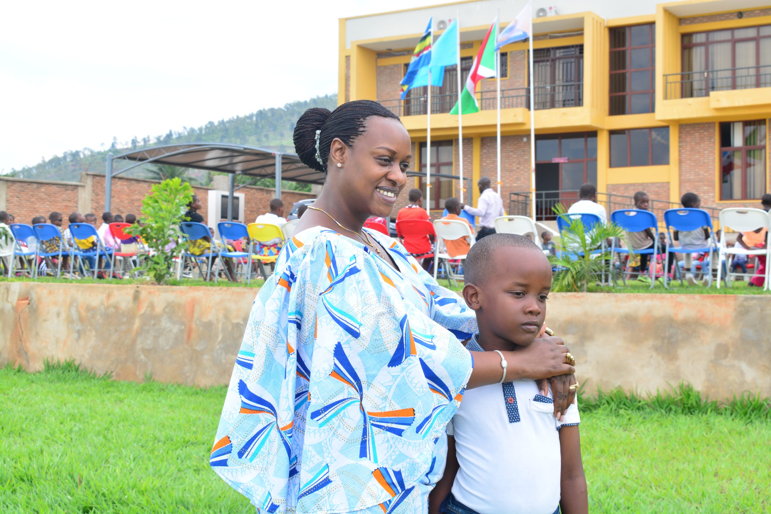 <strong>La Fondation Uwiragiye fête Noël avec environ 107 enfants tous aveugles</strong>