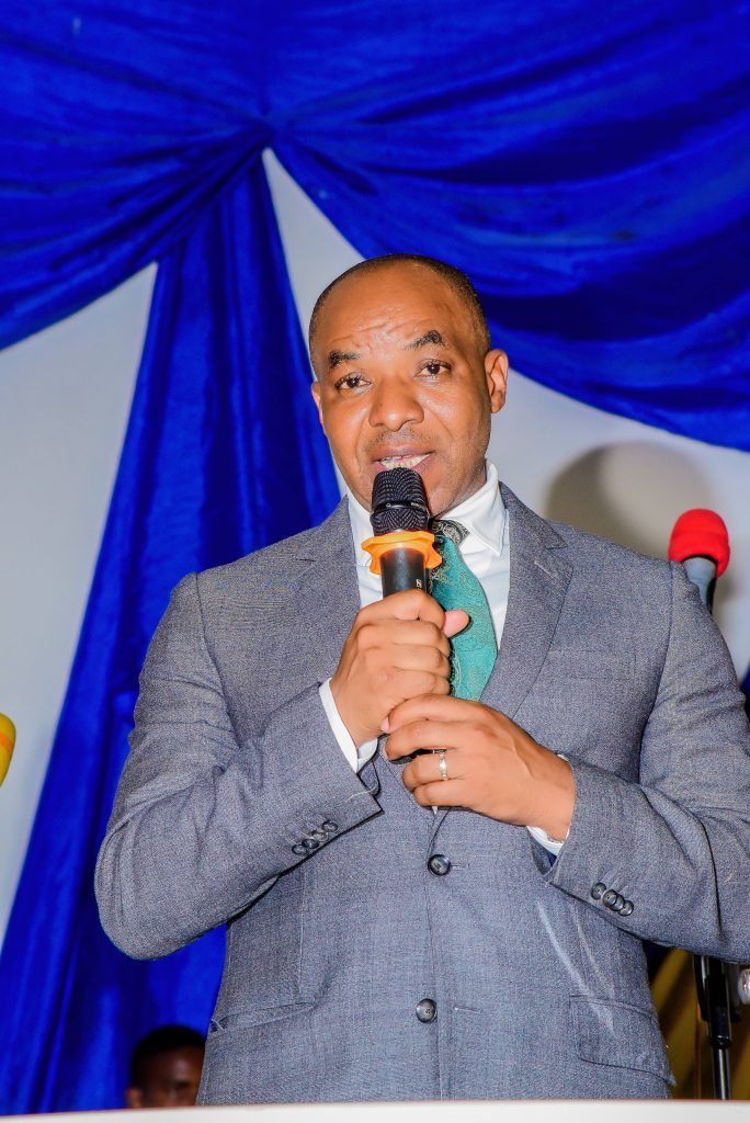 « Je l’ai dit. C’est le premier riche que j’ai connu dans ma vie qui a pu initier une Fondation pour finalement venir en aide aux enfants aveugles. C’est bel et bien Monsieur Mayondori», 