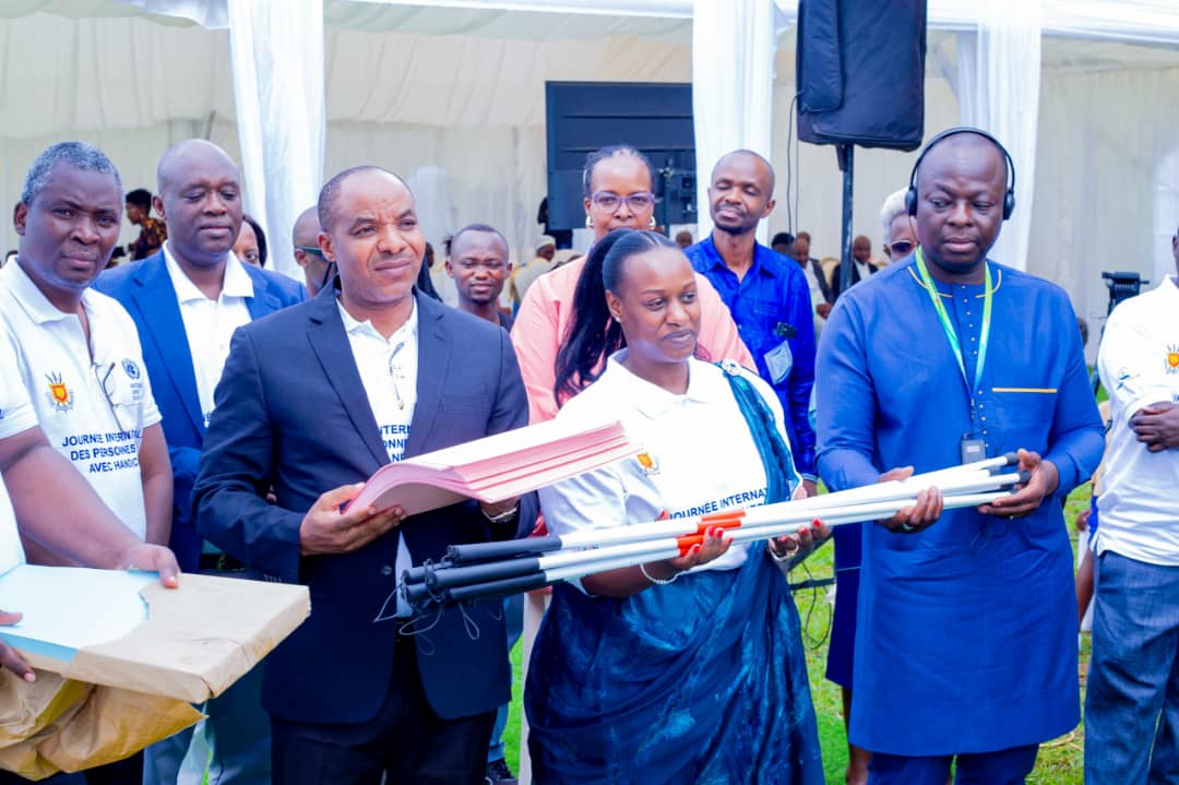 Uwiragiye Fondation célèbre la journée internationale de la canne blanche