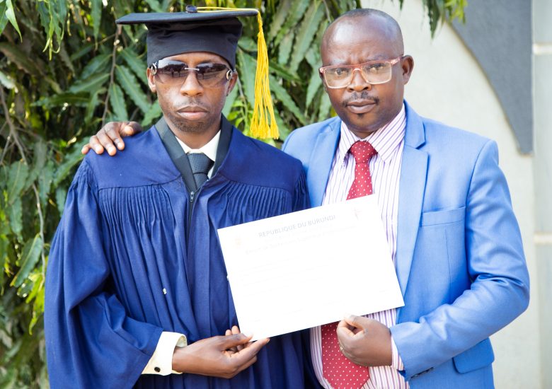 NYUMA Y’URUGENDO ATARI RUTO YARAYE ASHITSE KUNDOTO YIWE
