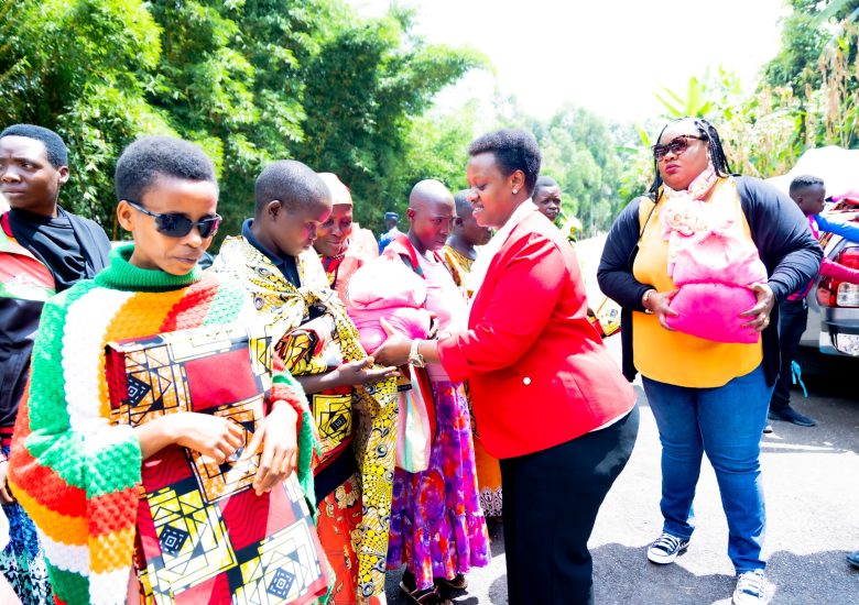 THE LEGAL REPRESENTATIVE AND FOUNDER OF THE UWIRAGIYE FOUNDATION MET PEOPLE LIVING WITH VISUAL IMPAIRMENT