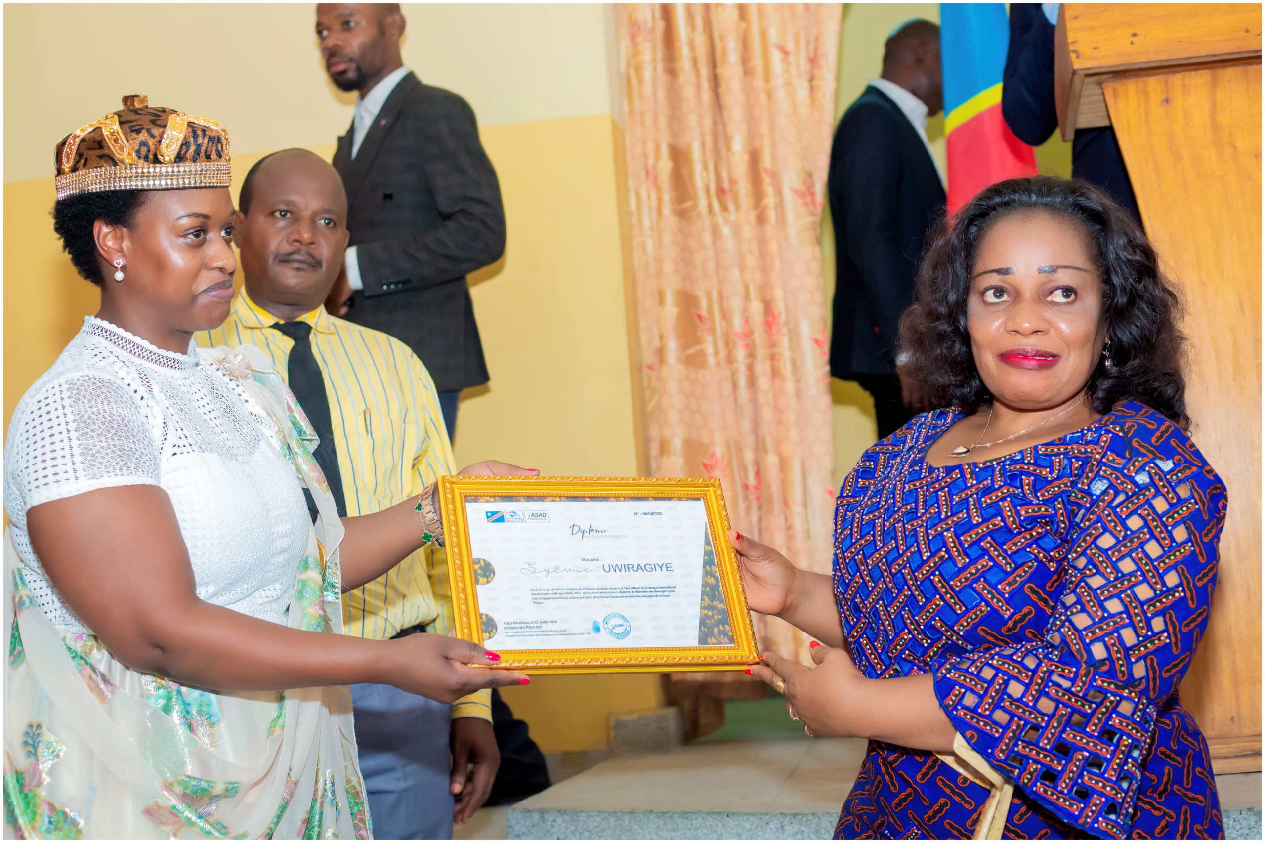 LA BURUNDAISE SYLVIE UWIRAGIYE FONDATRICE ET REPRESENTANTE LEGALE DE LA FONDATION UWIRAGIYE COURONNEE A KINSHASA MARRAINE DES PERSONNES VIVANT AVEC HANDICAP VISUEL EN AFRIQUE CENTRALE 