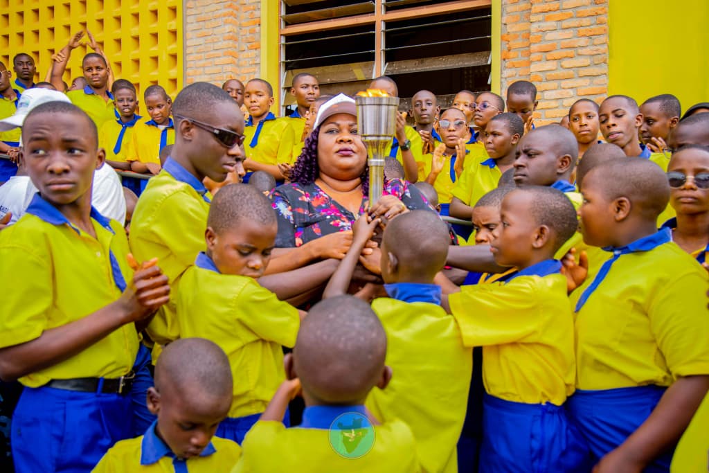 FLAMBEAU DE LA PAIX 2025 EN SIGNE DE SOLIDARITE ET ACCUEIL DES NOUVEAUX ELEVES