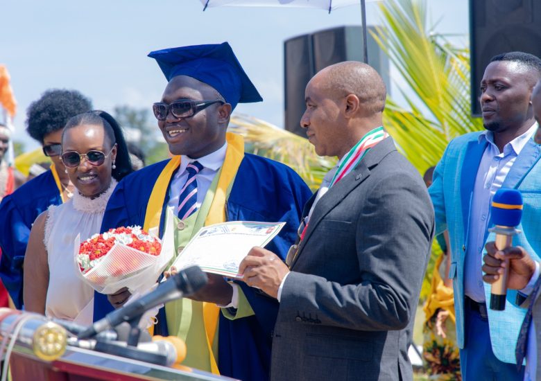 PENN BLIND SCHOOL : 5 PREMIERS LAUREATS DIPLOMES, DONT 2 VOYANTS ET 3 NON-VOYANTS