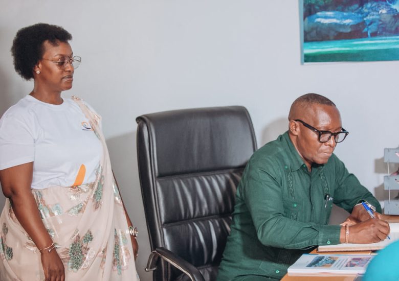Le Ministre des Affaires étrangères visite la Fondation UWIRAGIYE et réaffirme son engagement en faveur de l’éducation inclusive